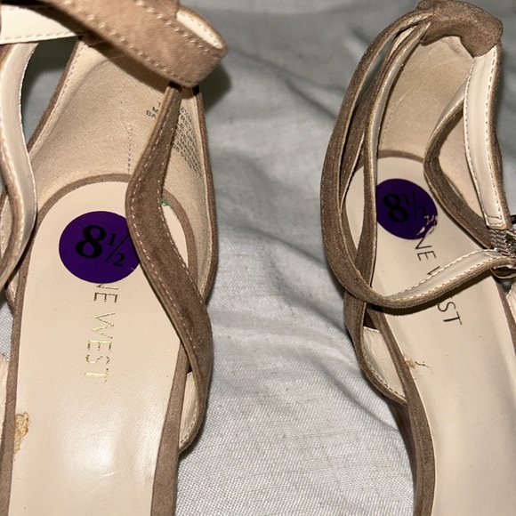 Gently Used woman’s tan suede Sandle strap size 8 - Picture 4 of 8